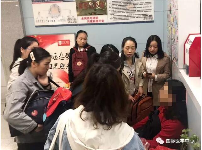 西安女士地鐵突感不適 西安國際醫(yī)學(xué)中心護士緊急救助