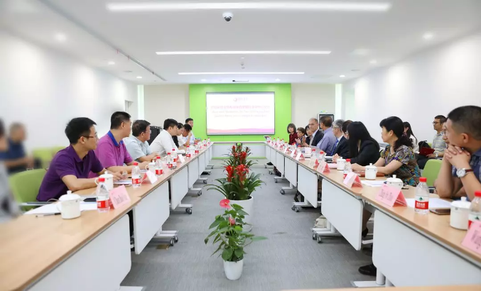 美國醫(yī)療專家走進(jìn)西安國際醫(yī)學(xué)中心，開展國際醫(yī)療合作