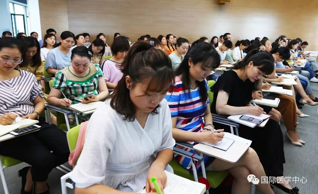 西安國(guó)際醫(yī)學(xué)中心舉辦為期兩天的科主任、護(hù)士長(zhǎng)培訓(xùn)