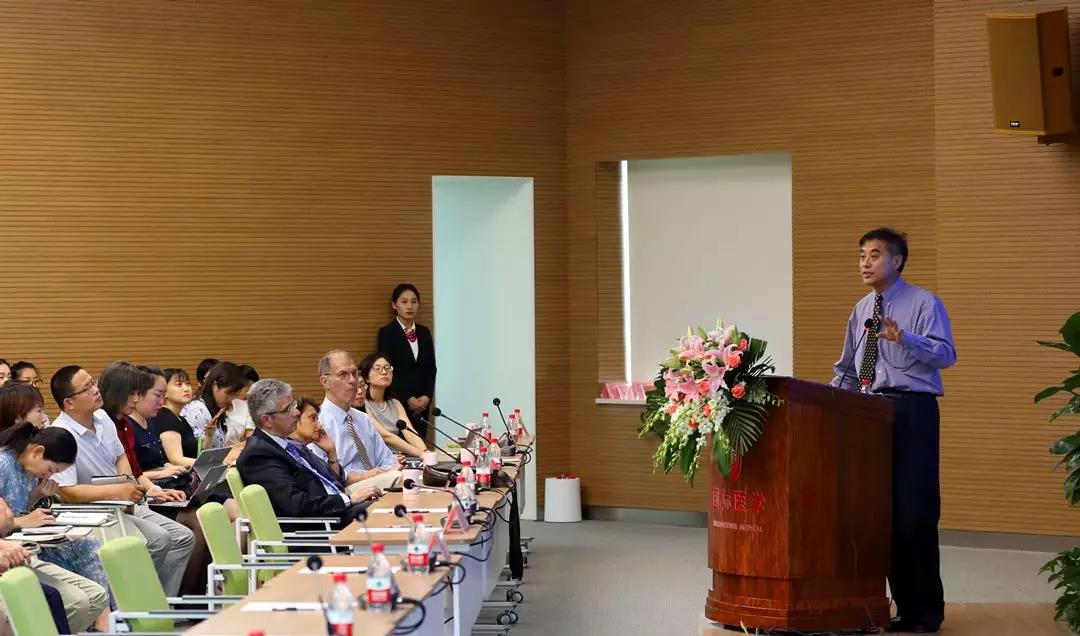 美國醫(yī)療專家走進(jìn)西安國際醫(yī)學(xué)中心，開展國際醫(yī)療合作