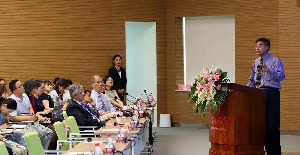 美國(guó)醫(yī)療專(zhuān)家走進(jìn)西安國(guó)際醫(yī)學(xué)中心，開(kāi)展國(guó)際醫(yī)療合作