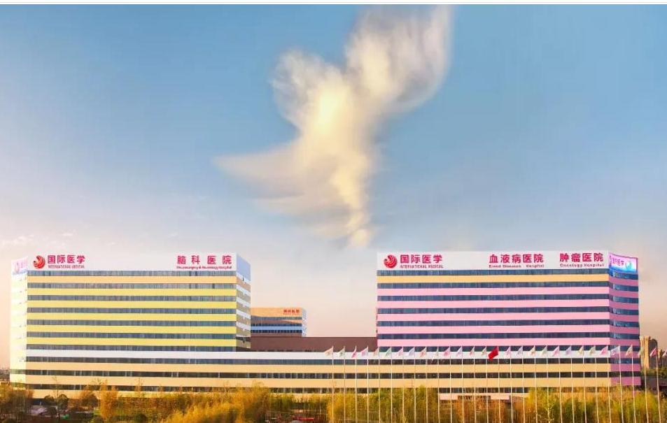 三秦都市報報道—開診百天為何屢克急危重癥疑難疾?。拷颐匚靼策@家醫(yī)院背后的故事