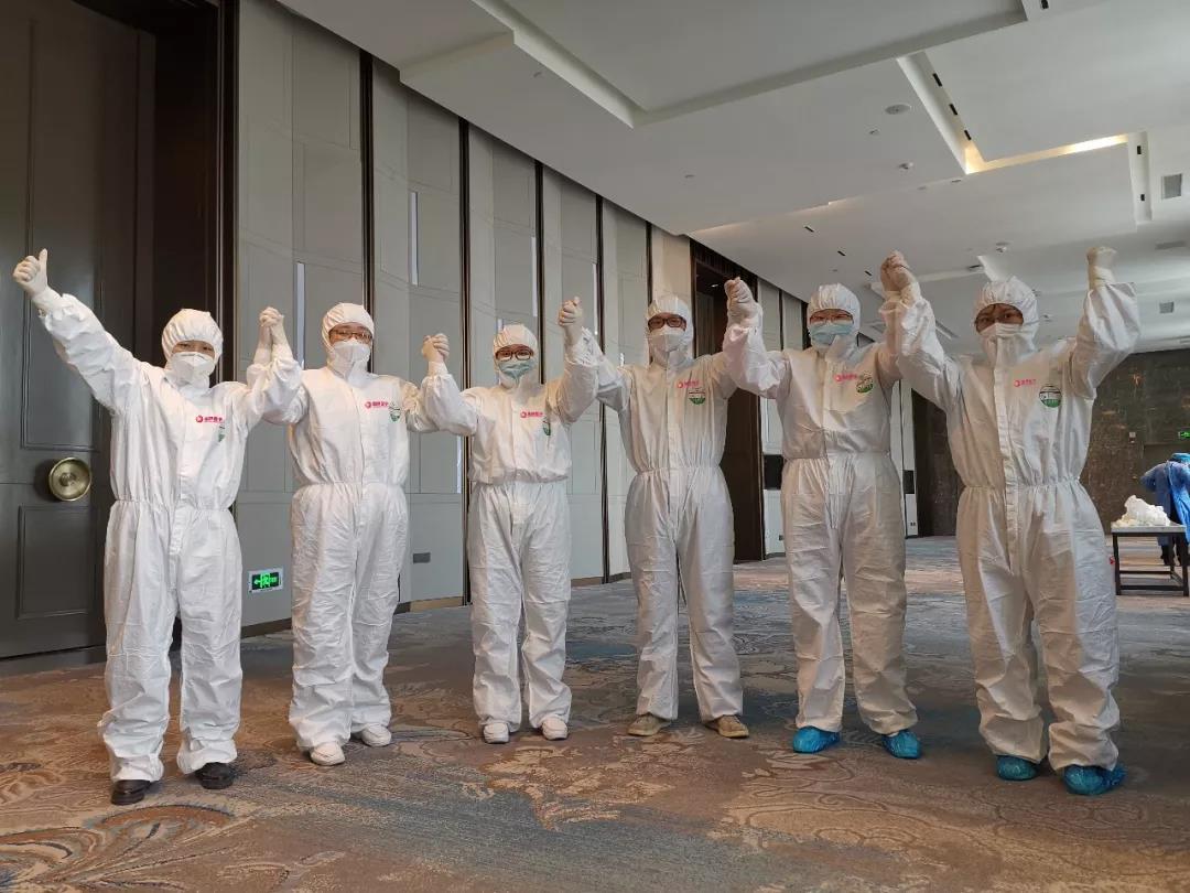 致敬最美的白衣天使！女護(hù)士剪去長發(fā)投入戰(zhàn)“疫”