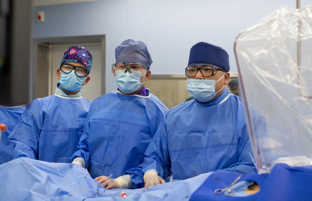 完美！僅5毫米手術(shù)傷口，解決七旬老人主動脈夾層及多年“房顫”帶來的腦卒中煩惱！