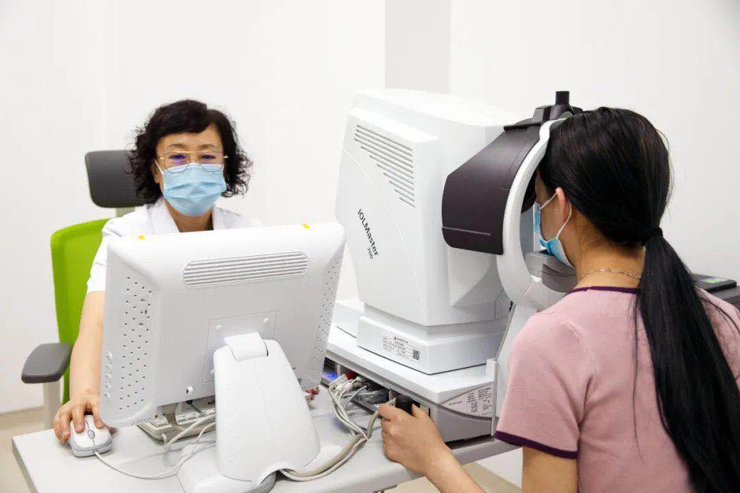 眼睛干澀、看不清字？ 快來這里檢查