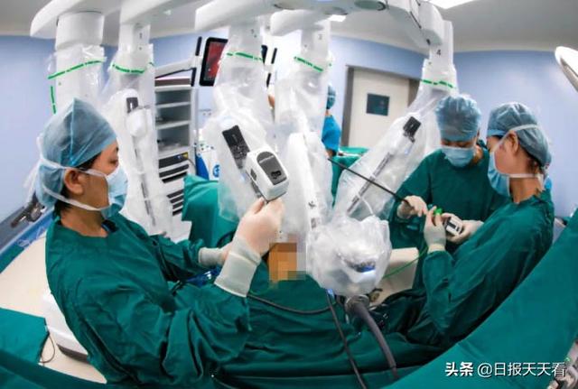 西安日報(bào)——新一代達(dá)芬奇手術(shù)機(jī)器人，輔助婦科微創(chuàng)手術(shù)獲成功