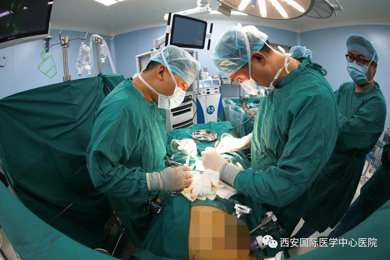 重磅！我院成功完成西北首例四代達芬奇機器人輔助房間隔缺損修補術(shù)