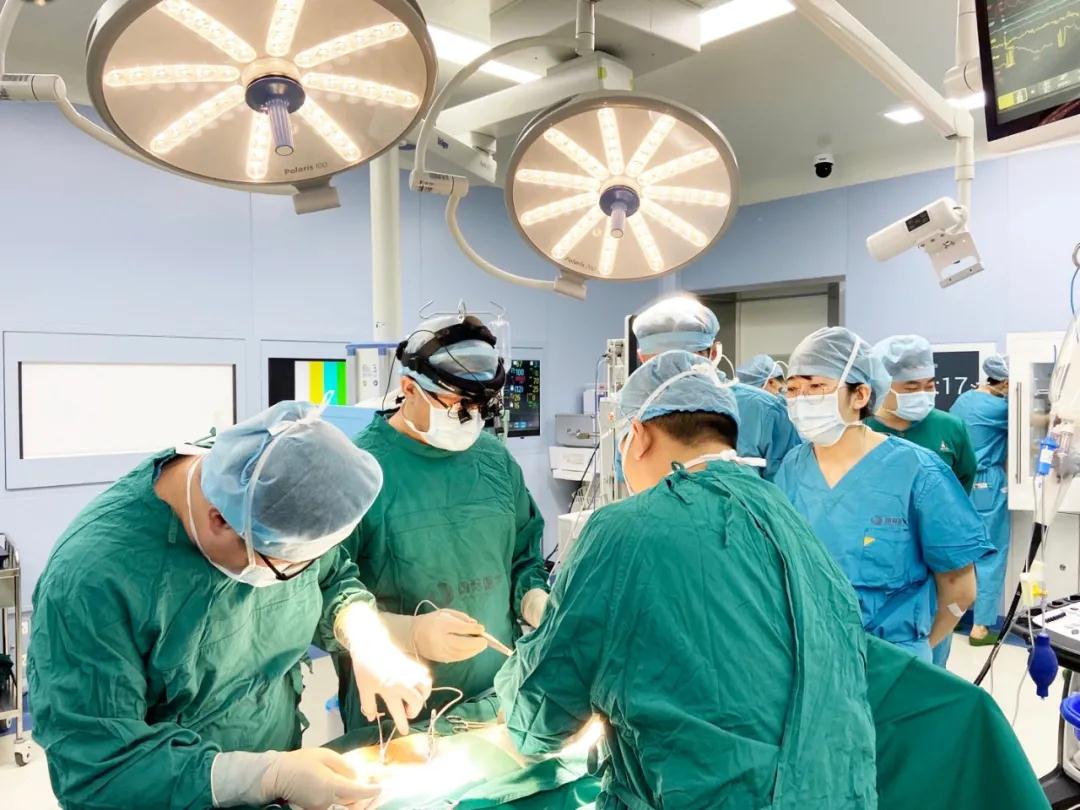 媽媽別害怕，我一直在您身邊——心臟外科又一臺(tái)達(dá)芬奇機(jī)器人二尖瓣置換術(shù)順利完成