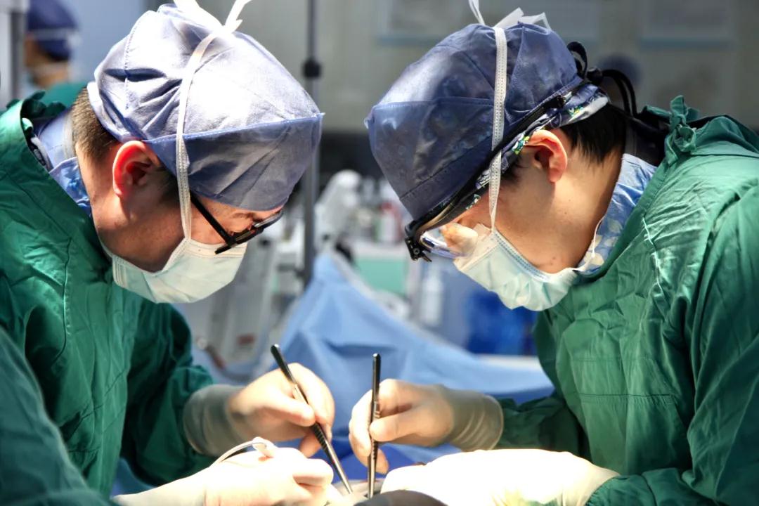 又一次突破！心外團(tuán)隊(duì)完成國內(nèi)首例“經(jīng)股TAVR+TEVAR”