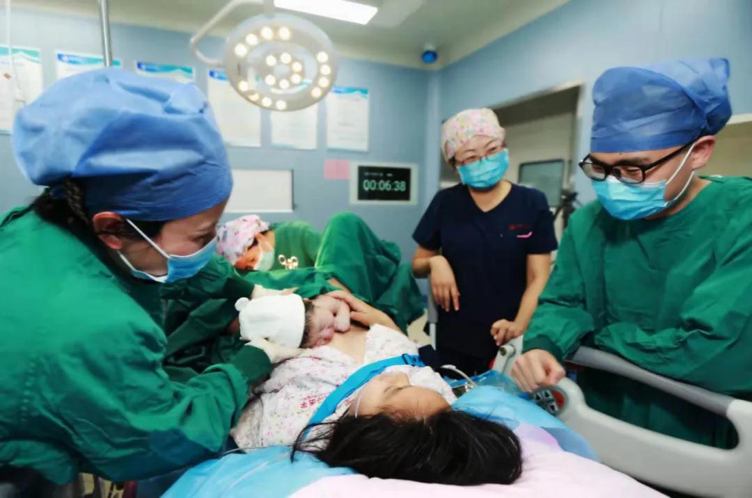 陽光網(wǎng)—迎新春，西安國際醫(yī)學(xué)中心醫(yī)院第一個“金牛寶寶”來啦！