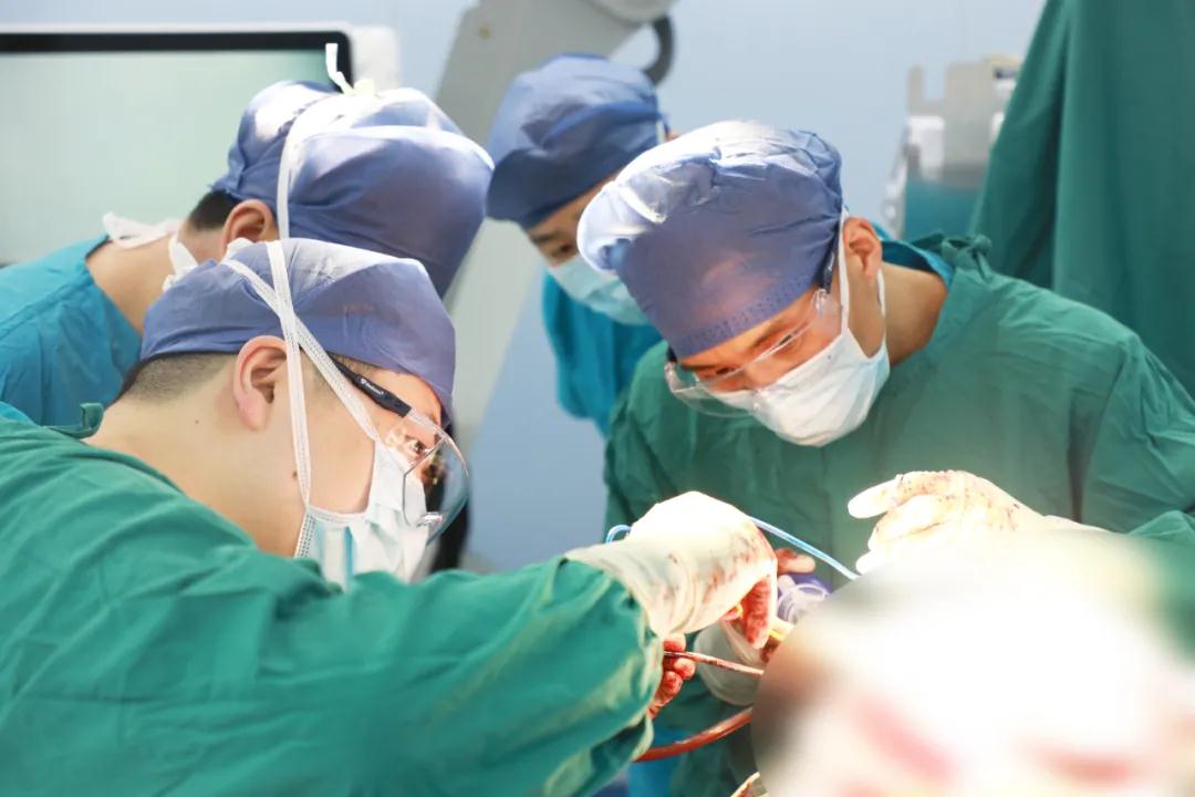 頭頂罕見“西瓜”腫瘤 專家歷經17小時全切除