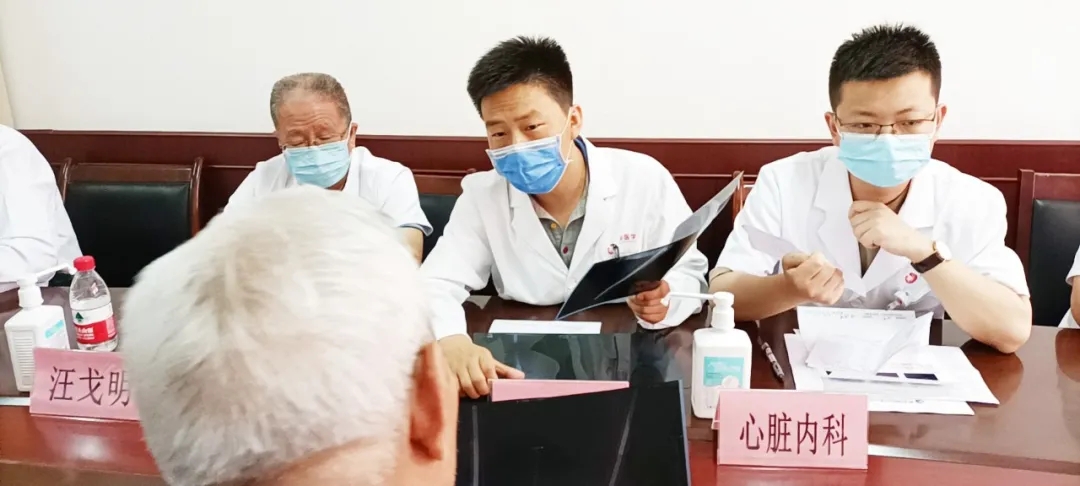 西安國際醫(yī)學中心醫(yī)院開展“致敬老黨員、老革命”義診活動