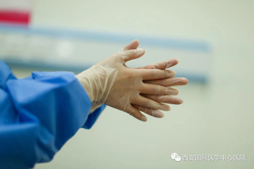 49秒！她的手，已接種了13230人