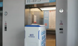 機(jī)器人成精啦！送藥還會(huì)坐電梯