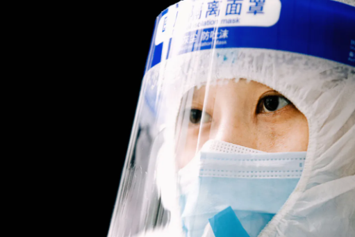 你穿防護(hù)服的樣子，真好看！