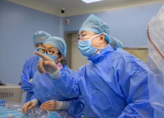 67歲的他輾轉大半個中國，就為打通“心門”