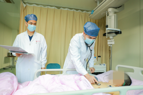 險！心臟驟停3分鐘 三科室上演教科書式急救接力