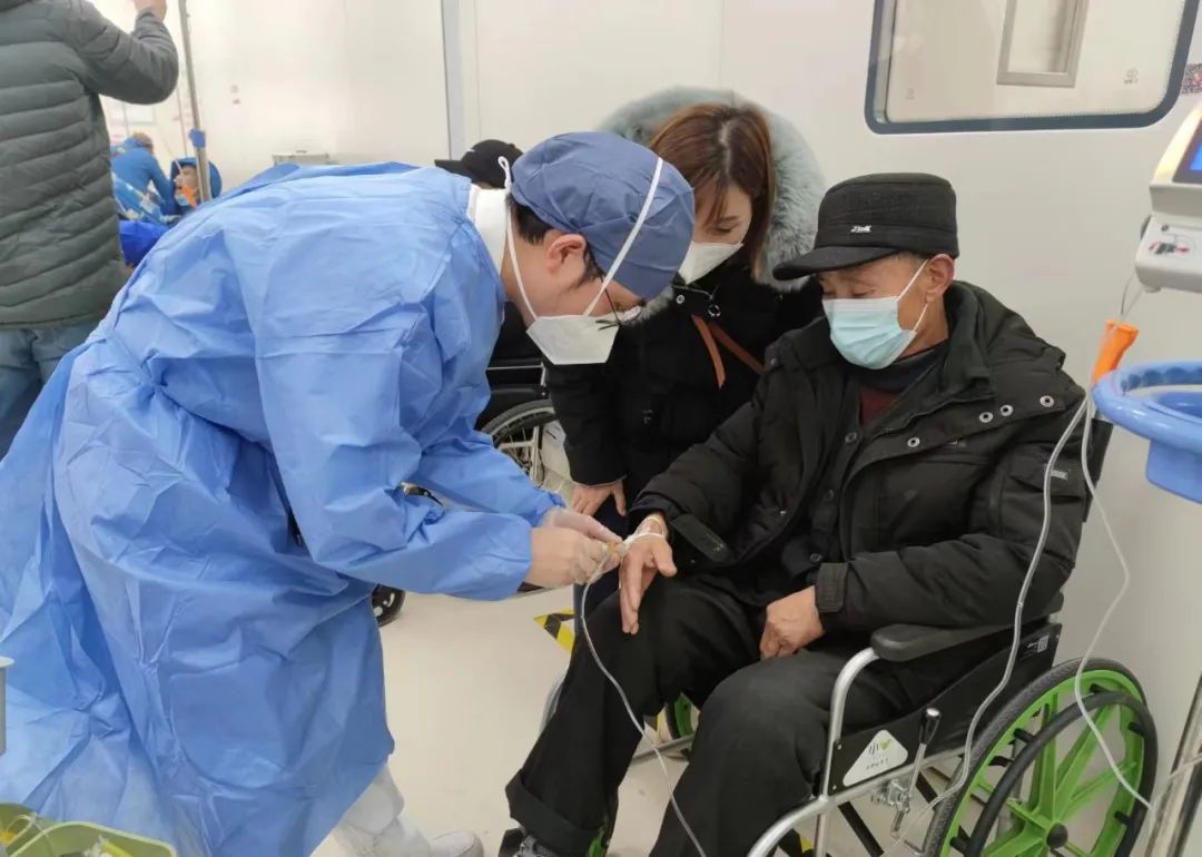 向光而行，致敬元旦堅(jiān)守“醫(yī)”線的你們！