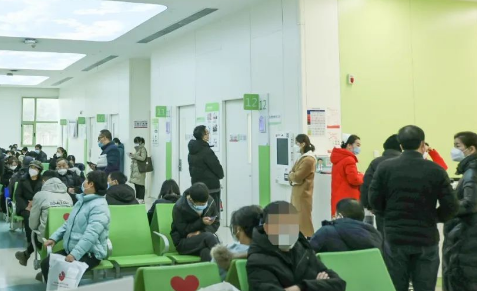 節(jié)后首個(gè)工作日|不停歇，他們?nèi)κ刈o(hù)患者健康！