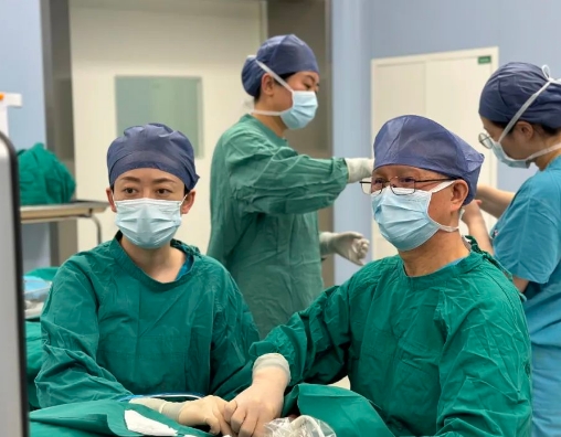 3800公里求醫(yī)路，她終于在這里“針”到病除