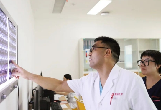 大醫(yī)之道 | 李瑞軍：介入醫(yī)學無孔不入 救治患者全力以赴