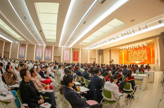 接續(xù)奮斗啟新篇！這場(chǎng)總結(jié)表彰大會(huì)奮進(jìn)感滿滿