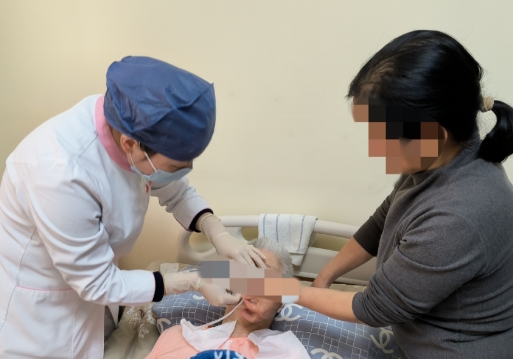 一鍵預(yù)約，專業(yè)到家——西安國際醫(yī)學(xué)中心醫(yī)院“互聯(lián)網(wǎng)+護(hù)理上門服務(wù)”為失能老人解憂，讓家屬安心工作