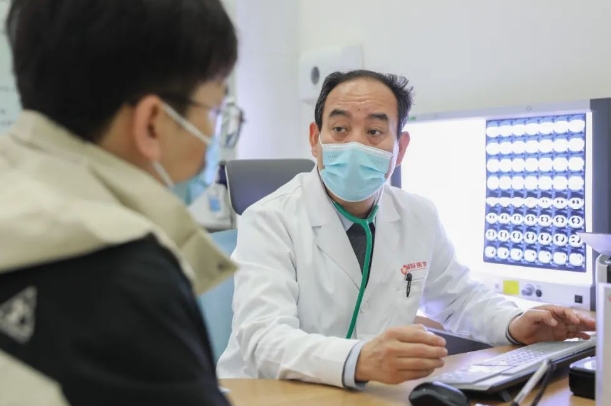 大醫(yī)之道|傅恩清：三十余載，呼吸防線的“工程師”